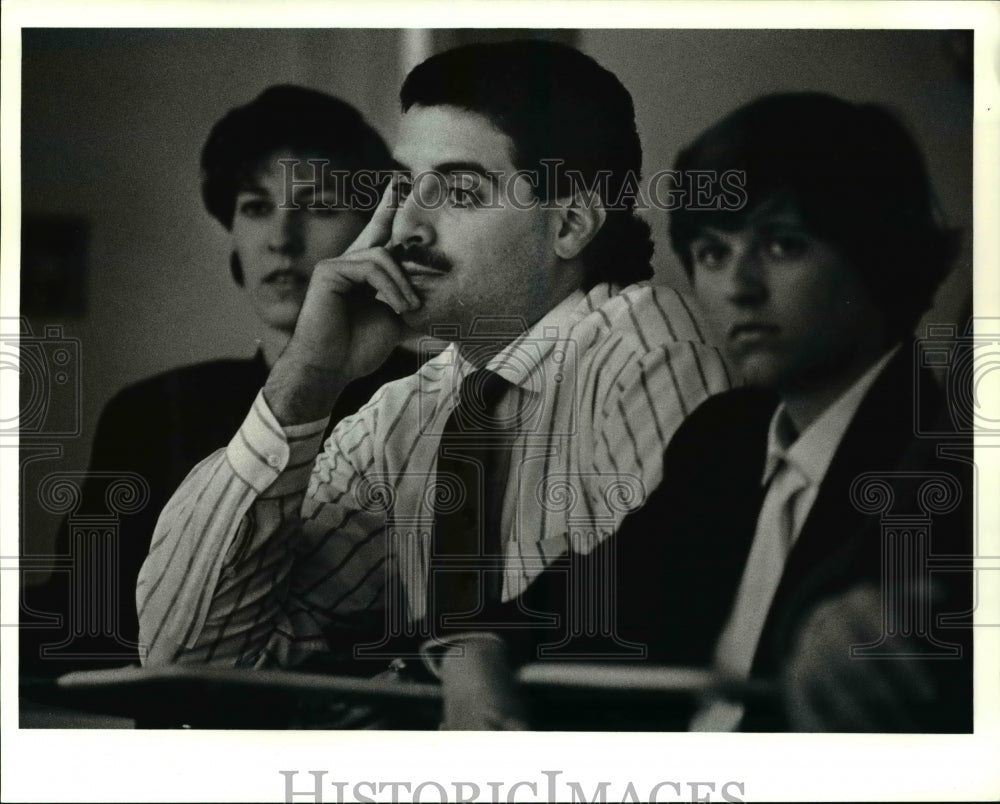 1990 Press Photo Biil Tulino defendant lawyer in the simulated Trial - Historic Images