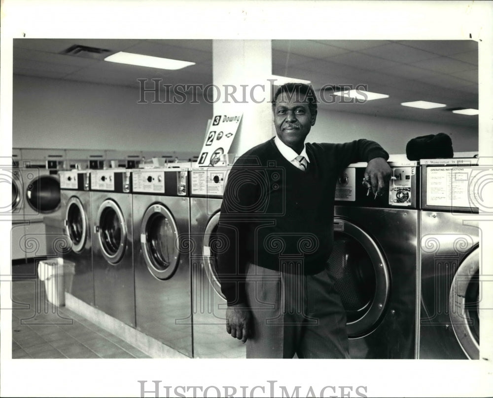 1991 Press Photo Gene White with his new Laundramat- Historic Images