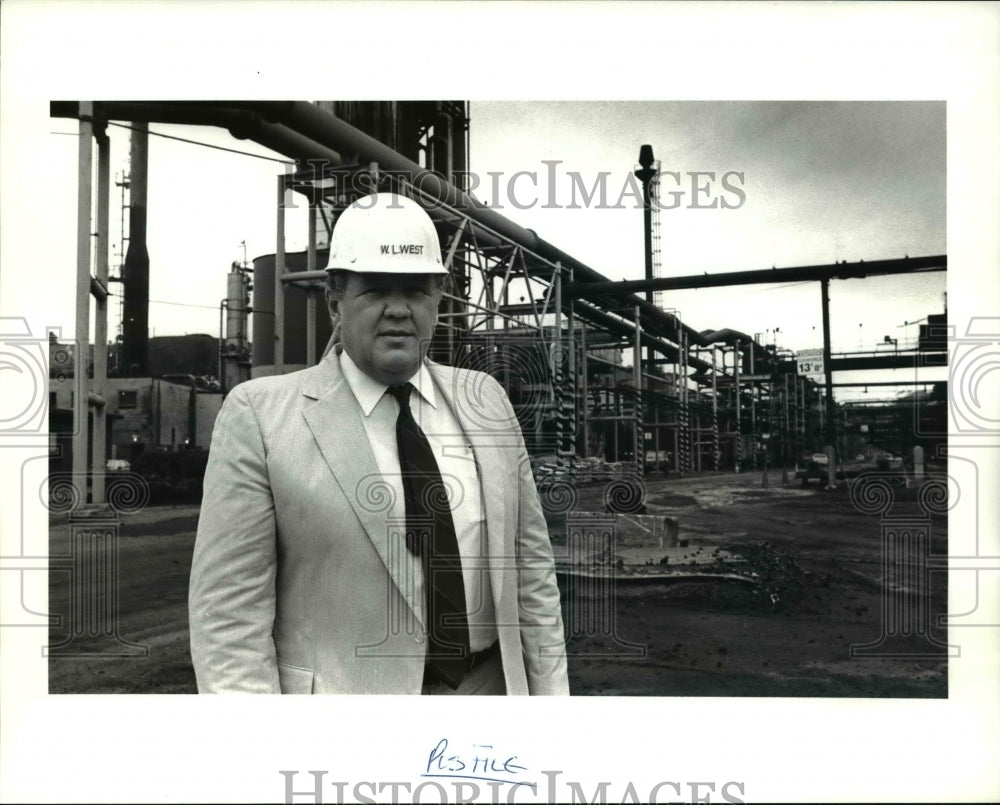 1990 Press Photo Bill West in front of Coke Plant at LTV Steel - Historic Images