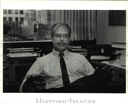 1990 Press Photo  Professor Victor Streib of CSU Law School- Historic Images