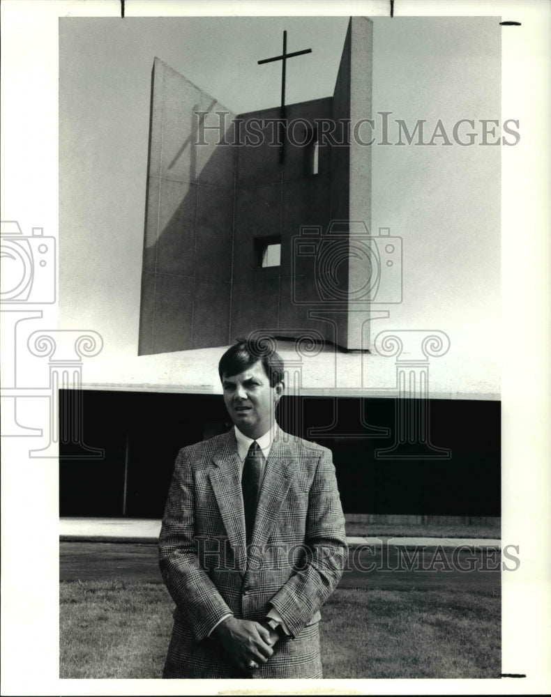 1990 Press Photo Keith Wheeler Chairman of Parish Council Catholic Church - Historic Images