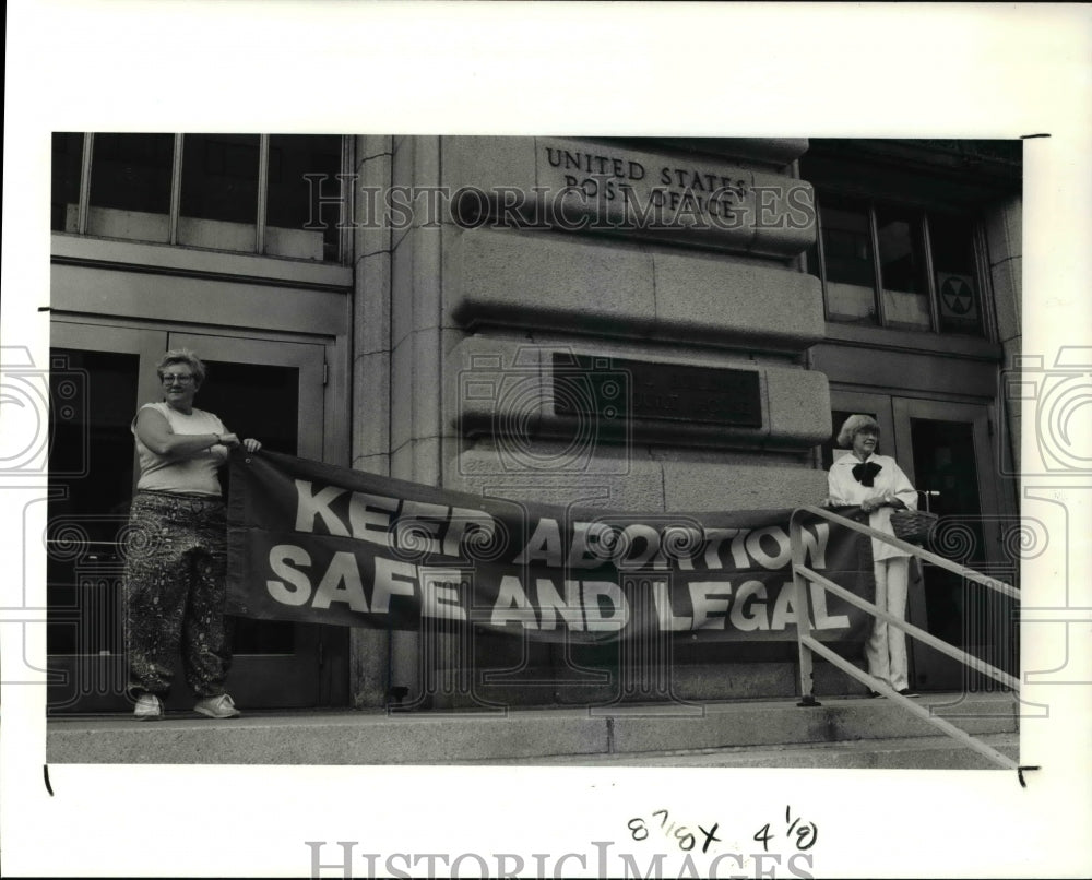 1991 Press Photo Betsy Marshall and Margaret Johnson of Greater Cleveland Now- Historic Images