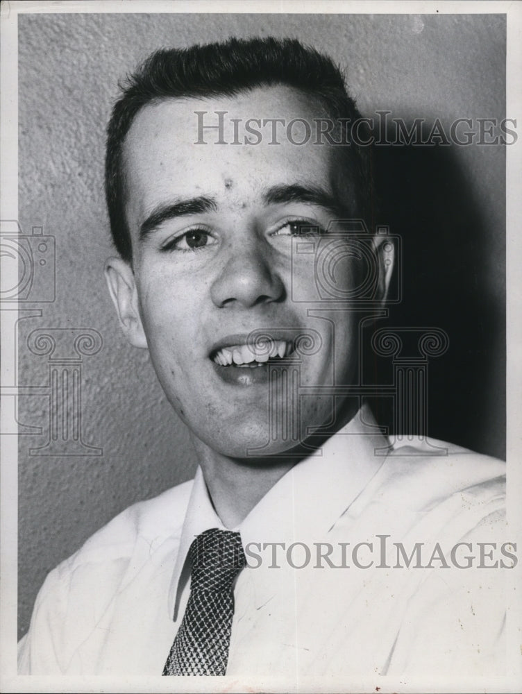 1961 Press Photo Roger Robertson, injured in Korea- Historic Images