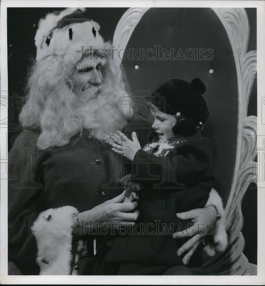 1960 Press Photo Santa Claus with Little Girl- Historic Images