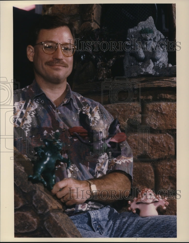 1993 Press Photo Don Wright holds miniature models of Fangalous Island- Historic Images