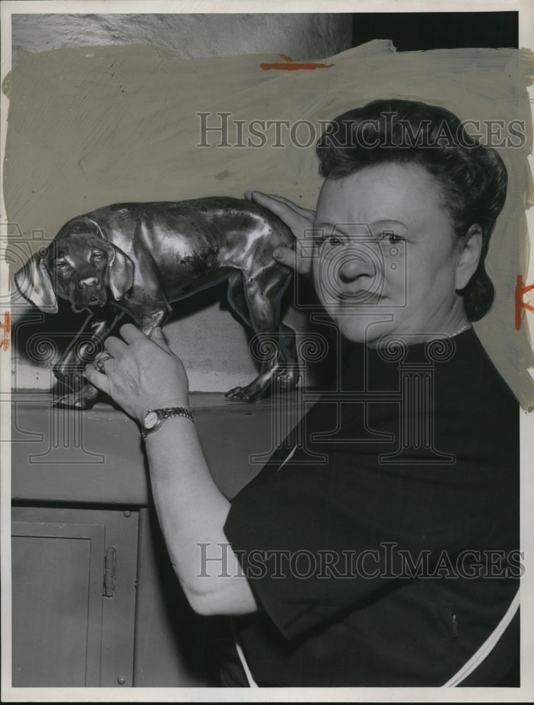 1952 Press Photo Mrs. Henry with Dog Sculpture - cva48182- Historic Images