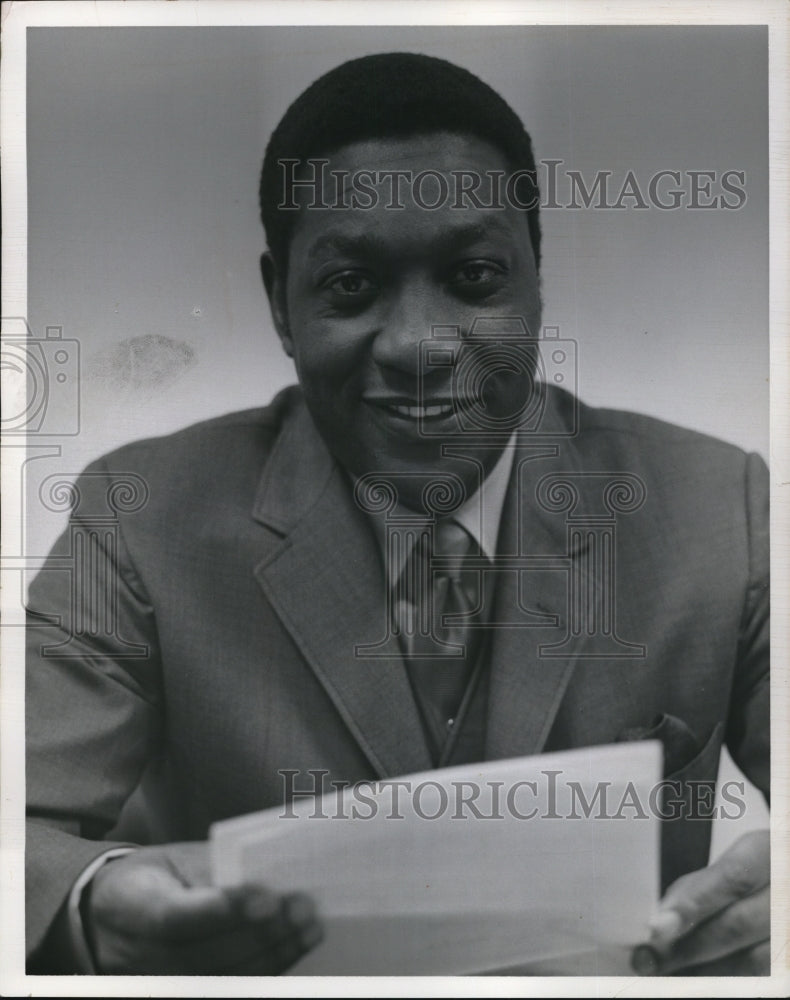 1969 Press Photo Arnold R. Pinkney of the Board of Education- Historic Images