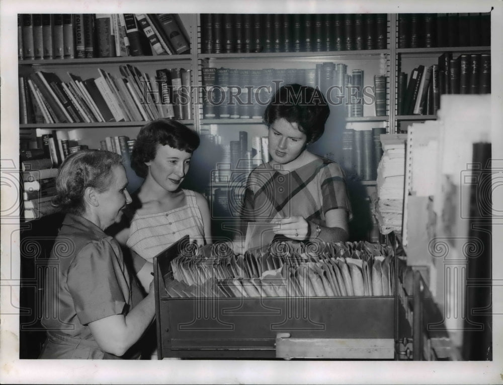 1958 Press Photo Pat Jolly, Sara Lupton and Rose Vanderbilt- Historic Images