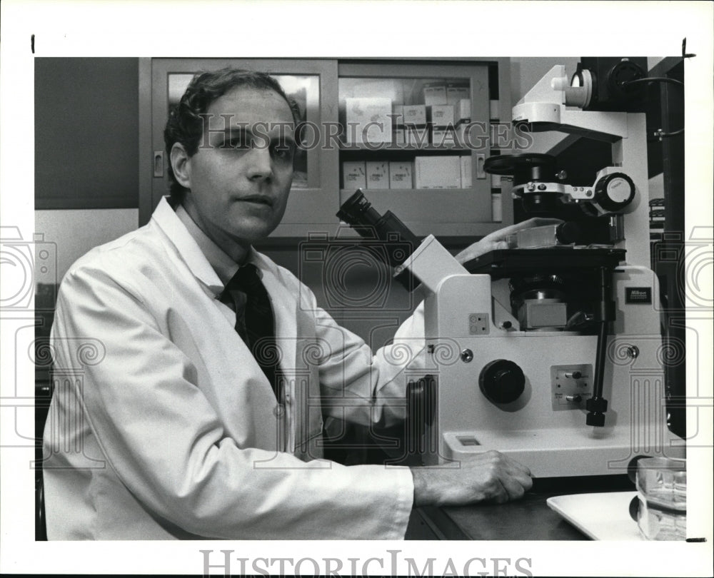 1991 Press Photo Dr James Wilson, a cancer researcher- Historic Images