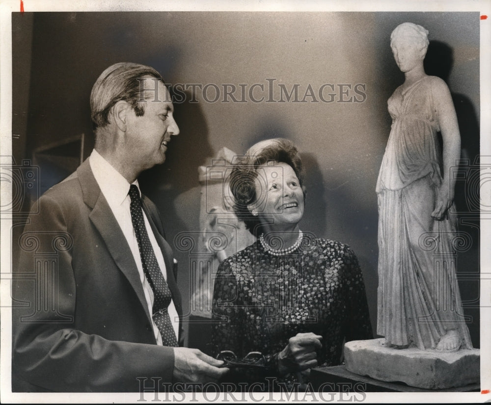 1973 Press Photo Lewis C. Williams and wife at Museum Pres.- Historic Images