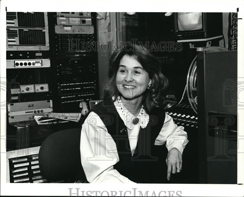 1990 Press Photo Sue Wilson, program director of WDOK FM- Historic Images