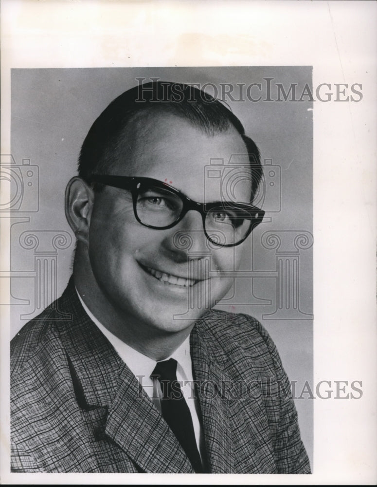 1963 Press Photo Cal Wible, president of Cal Wible Inc of Medina- Historic Images