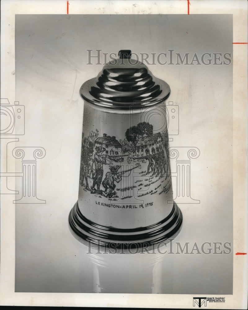 1975 Press Photo The official bicentennial tankard- Historic Images