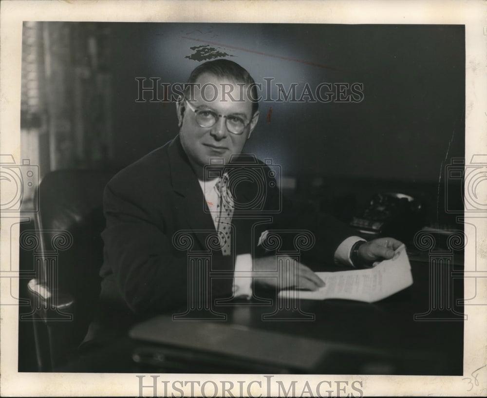 1960 Press Photo Lester Auerbach, president, Cleveland Oil Co., Cleveland- Historic Images