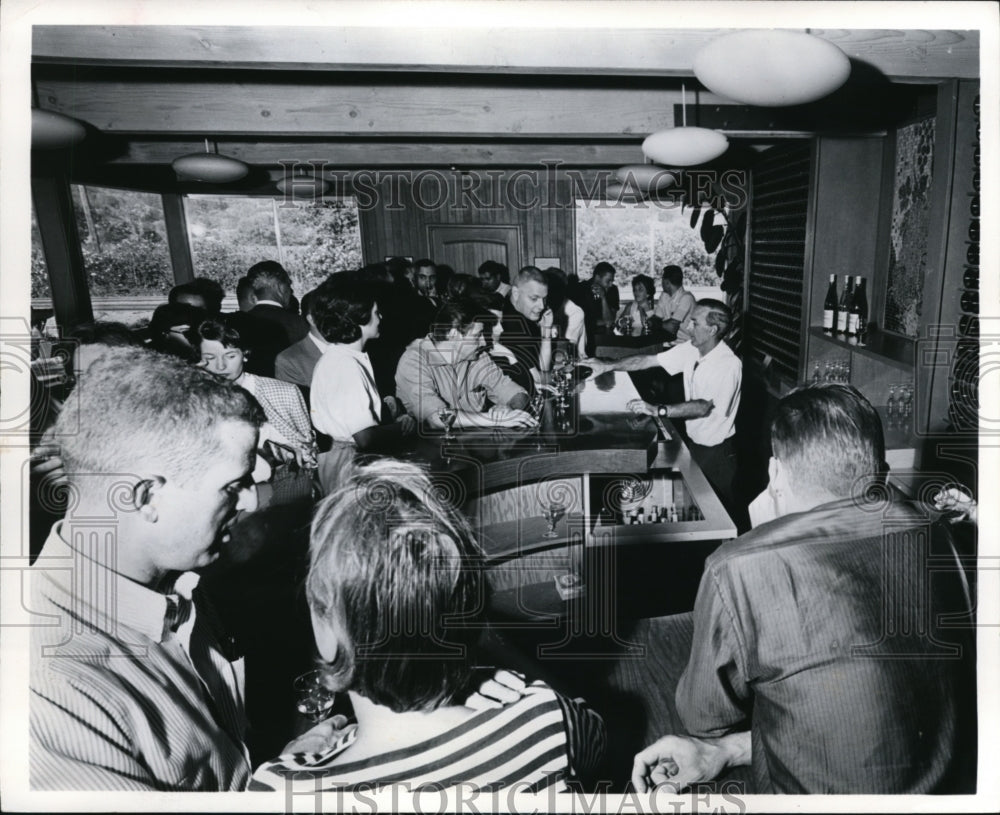 1967 Press Photo The Charles Krug Wineries Tour in Nappa Valley, California