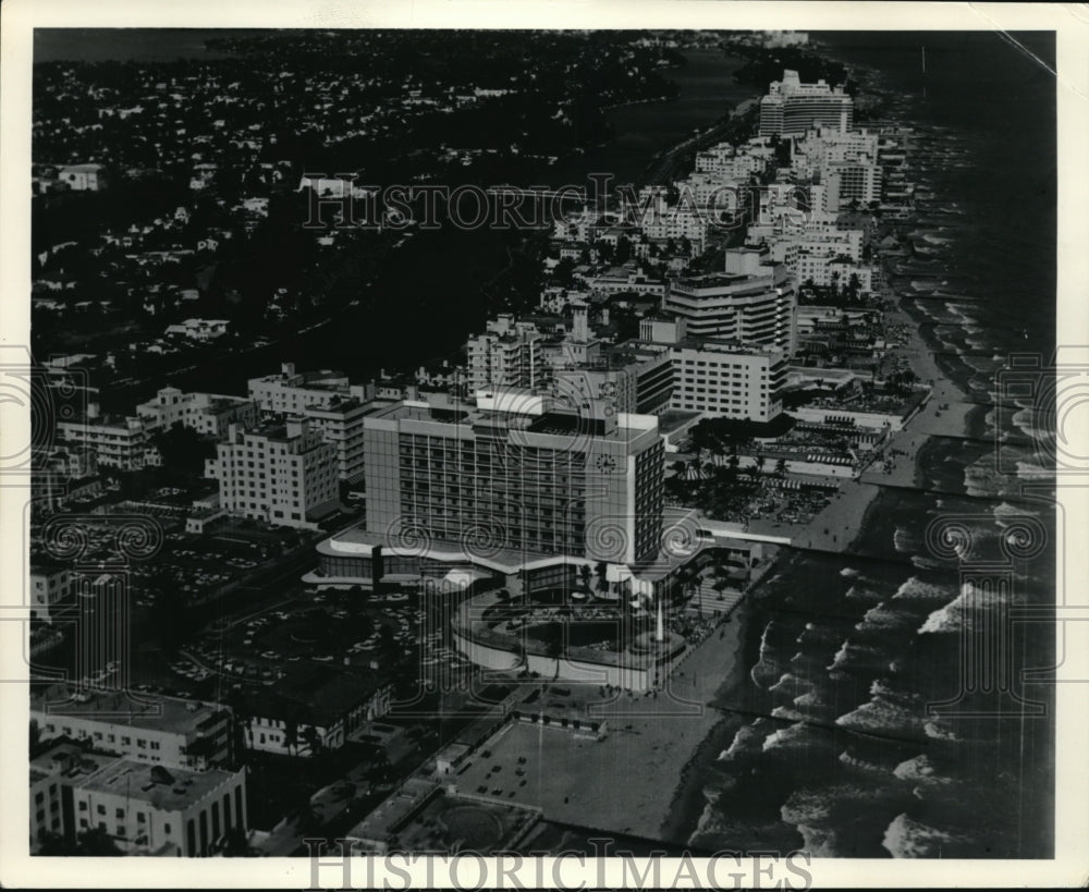 1963 Press Photo The air view of Miami Beach- Historic Images