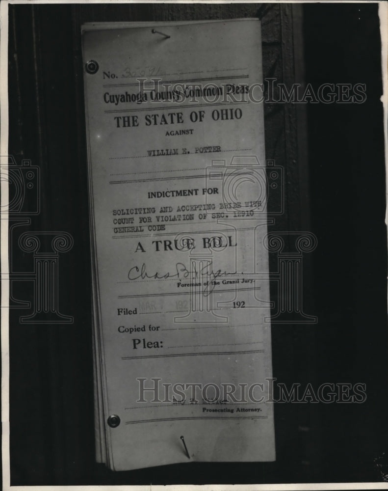 1929 Press Photo William E. Potter, soliciting and accepting bribe with count - Historic Images