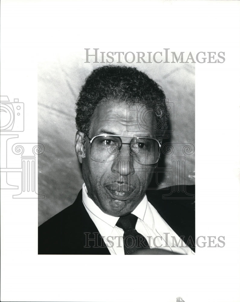 1992 Press Photo Cleveland School cabinet member Henry Wilkens- Historic Images