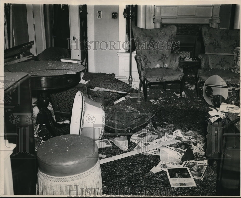 1955 Press Photo The scene inside the house after the bombing- Historic Images