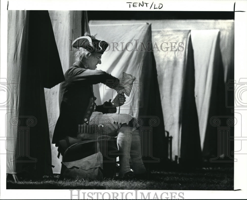 1991 Press Photo Kelvin Rice with his musket at the Cleveland Metroparks- Historic Images