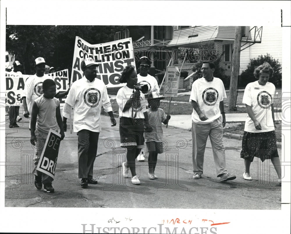 1991 Press Photo  Cleveland Mayor Michael White and a group of  marchers- Historic Images