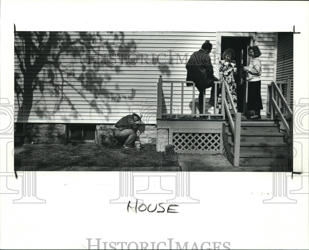 1990 Press Photo Broadway Area Housing Coalition- Historic Images