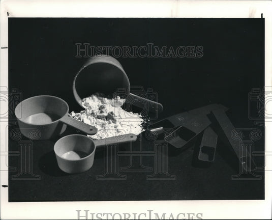 1991 Press Photo The measuring cups for preparing ingredients- Historic Images