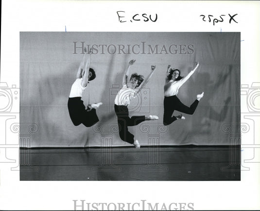 1995 Press Photo Dancers Carolyn Kelly, Carol Ann Clough, and Chloe Hopson- Historic Images