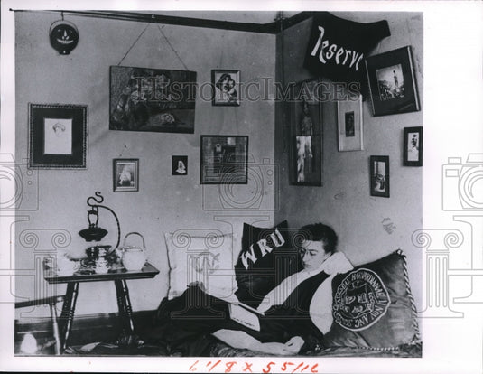 1963 Press Photo Typical Dormitory Room in Guilford House in ealy 1900's- Historic Images