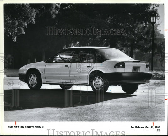 1990 Press Photo Model 1991 Saturn Sports Sedan- Historic Images