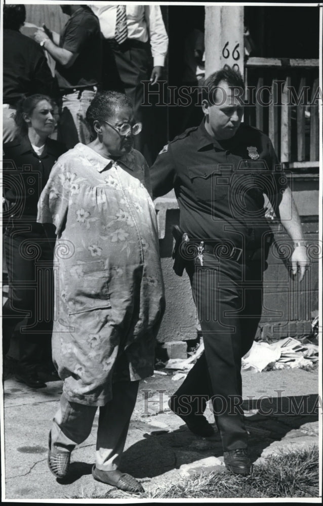 1991 Press Photo A family were arrested during drug raids- Historic Images