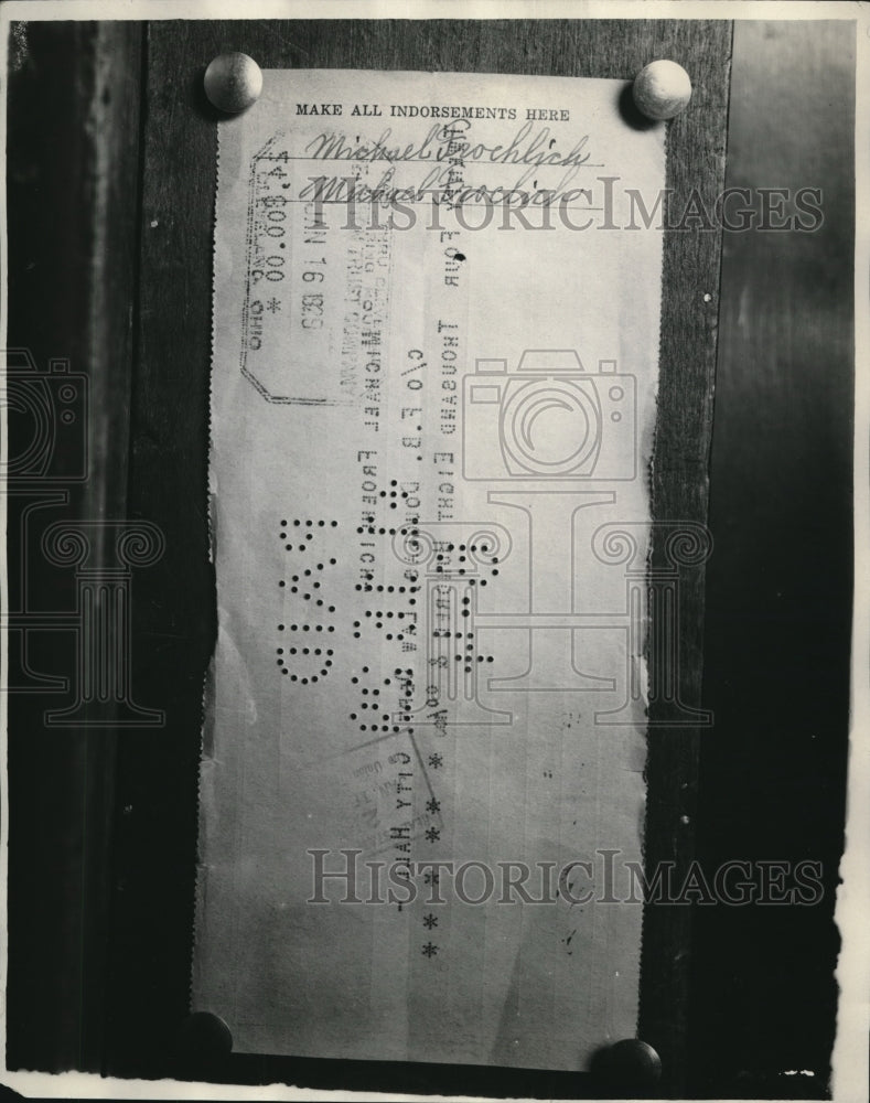 1929 Press Photo Michael Froelich check received