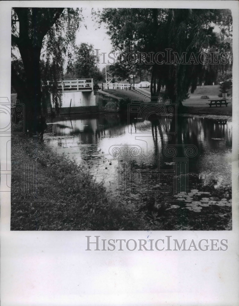 1968 Press Photo Boats passed through the Lock 4 gates- Historic Images