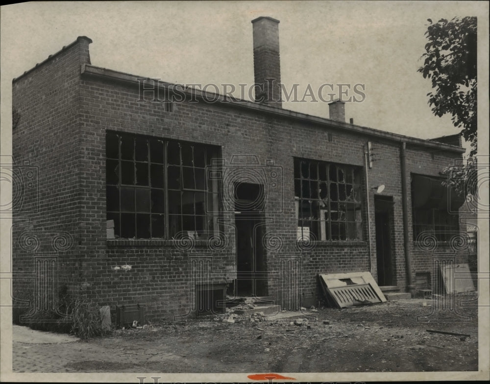 1953 Press Photo Rear View of the Frick Building showing windows after bombing- Historic Images