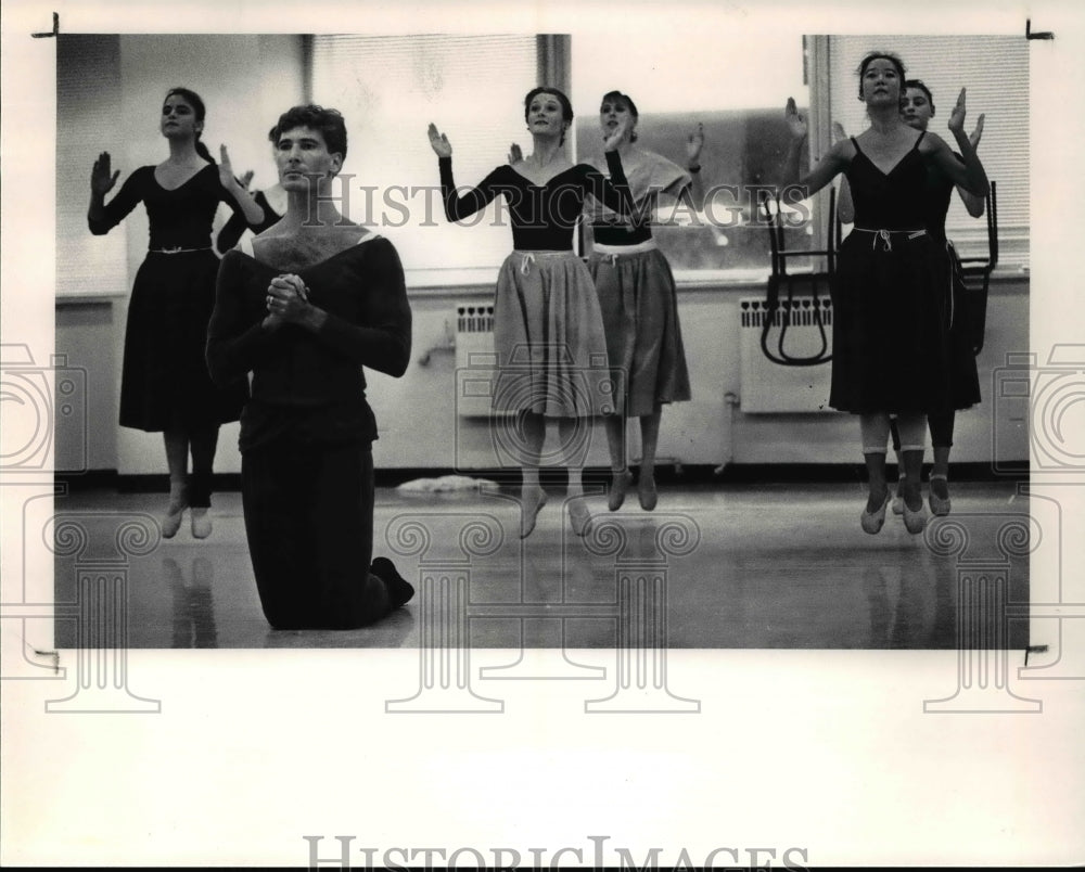 1991 Press Photo Cleveland Ballet members rehearse for about Lizzie Borden - Historic Images