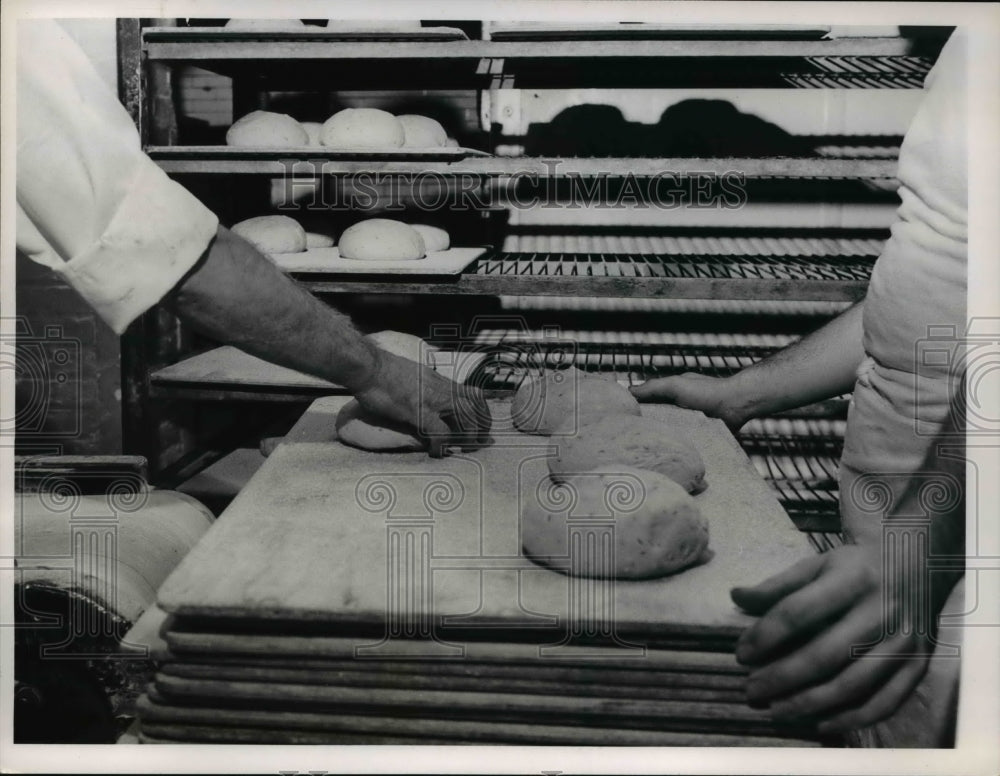 1965 Press Photo Rye bread plucked on before baking- Historic Images