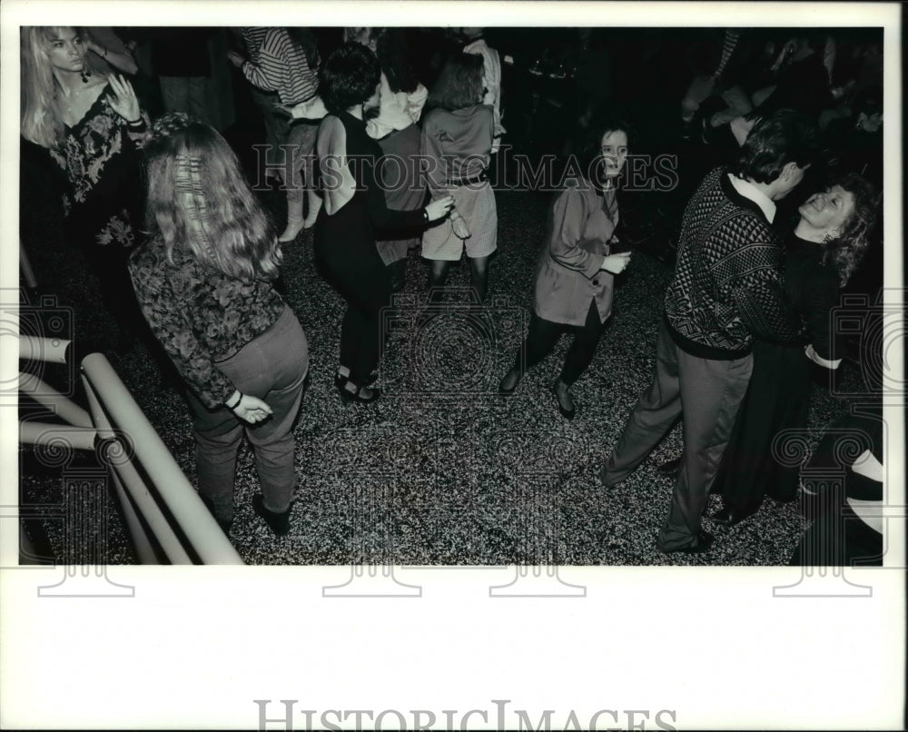 1991 Press Photo People having fun at dancing at the Impact Disco- Historic Images