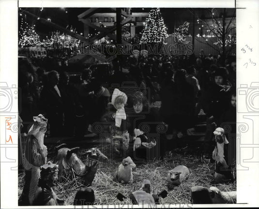 1991 Press Photo Fallon Hart & Mary Ann Clark  at Cleveland Lighting Ceremony- Historic Images