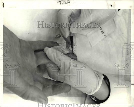 1990 Press Photo Cholesterol screening of the Med Center at the Sportsman Show- Historic Images