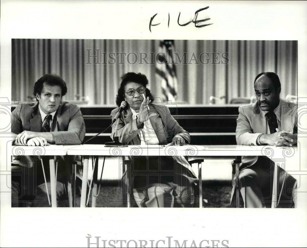 1987 Press Photo John Carney, Mildred Madison, Stanley Tolliver, School Board- Historic Images