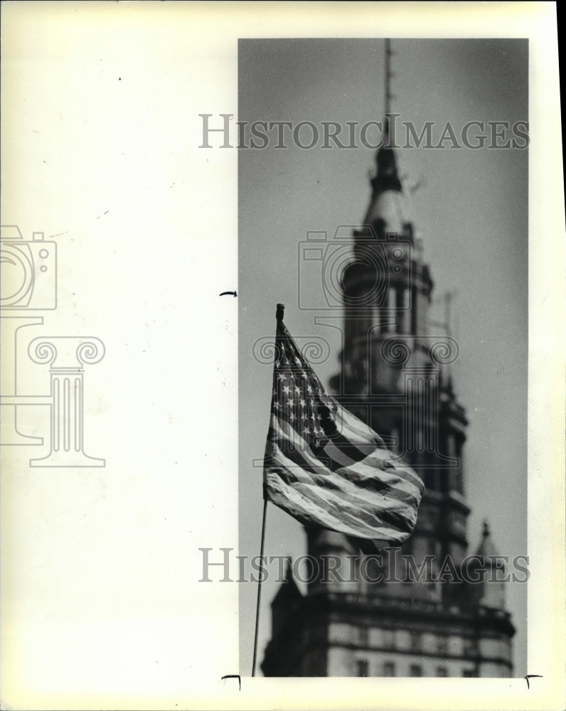 1979 Press Photo The flag on top of the Ohio Bell during the flag day- Historic Images