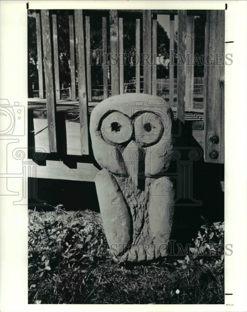 1990 Press Photo Owl Sculpture- Historic Images