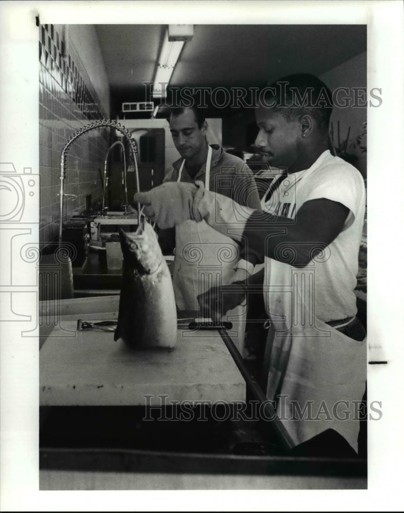 1990 Press Photo The salmon at the South Euclid Fish market- Historic Images