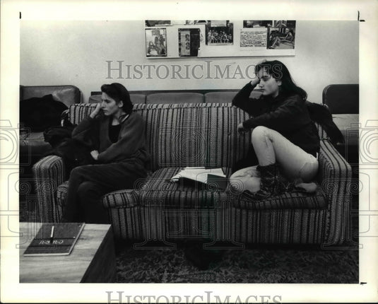 1991 Press Photo Hot line trainee group, Elizabeth Winston & Wendy Hamlin- Historic Images