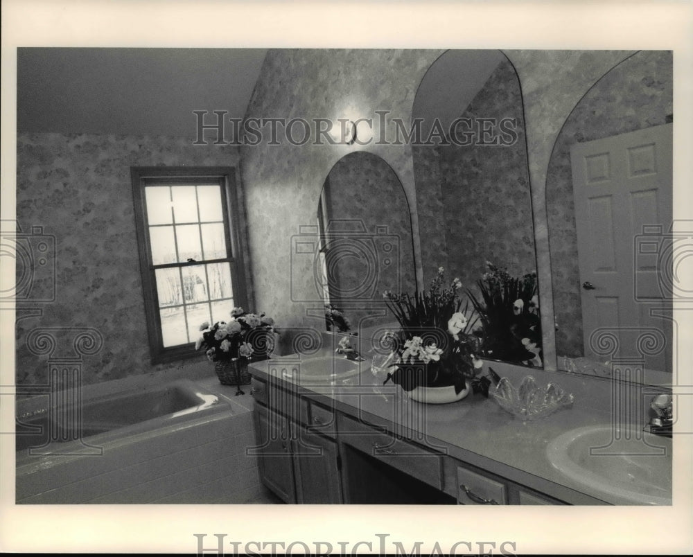 1992 Press Photo 16442 Falmouth Dr. Strongville- Historic Images