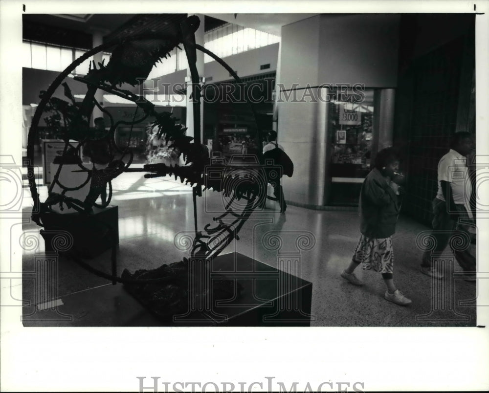 1991 Press Photo Art piece at Severence Center Mall- Historic Images