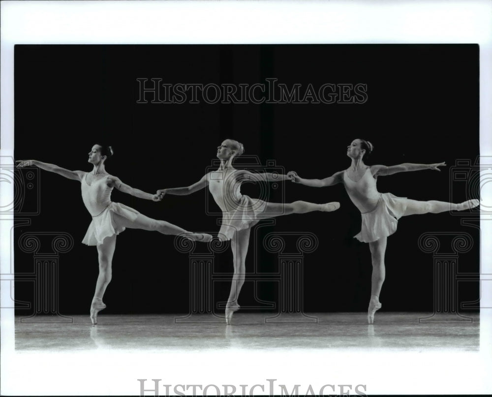 1997 Press Photo Maydee Pena, Lauren Schultz &amp; Nancy Latoszewski in Cannonade- Historic Images