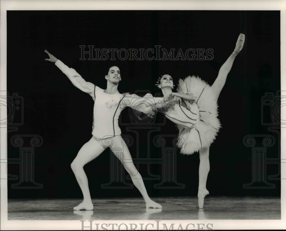 1997 Press Photo Raymond Rodriguez &amp; Karen Gabay on Theme and Variations- Historic Images