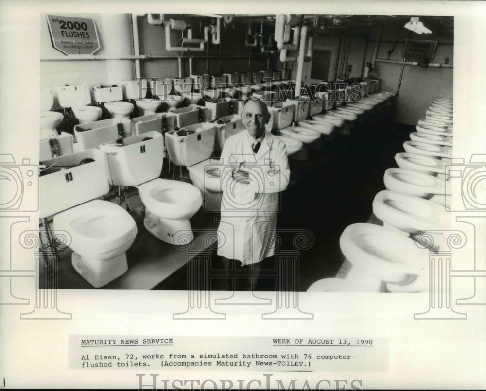 1990 Press Photo Al Eisen works from a simulated bathroom with computer flush- Historic Images