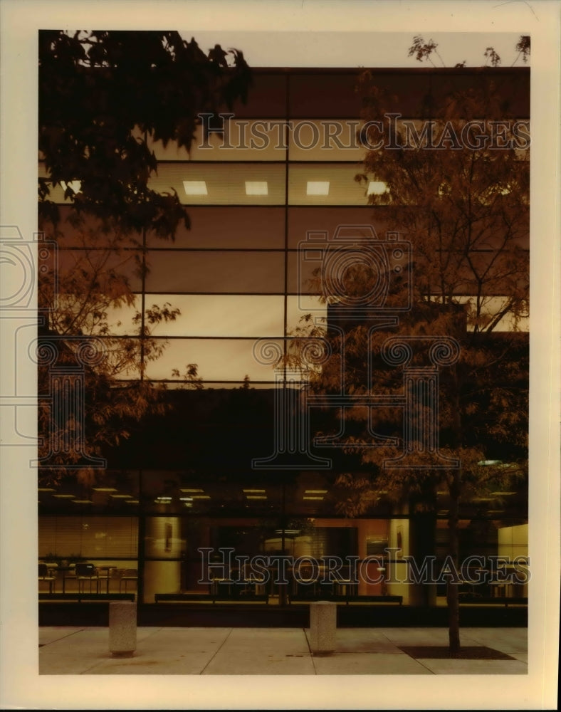 1997 Press Photo Industrial Trust &amp; Savings Bank- Historic Images